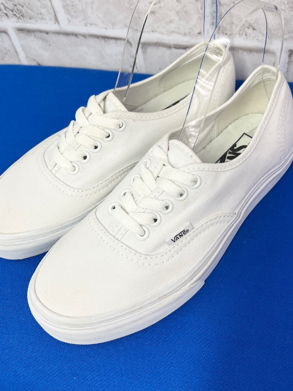 VANS • Authentic True White Canvas Low Top Sneakers Women’s 8